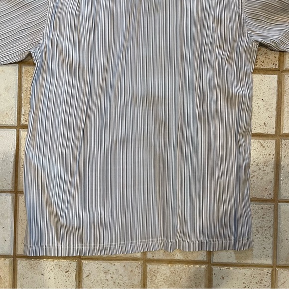 Grey North face short sleeve button up shirt. - Picture 8 of 12